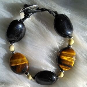 Flashy Tigers Eye And Black Onyx Gemstone Bracelet